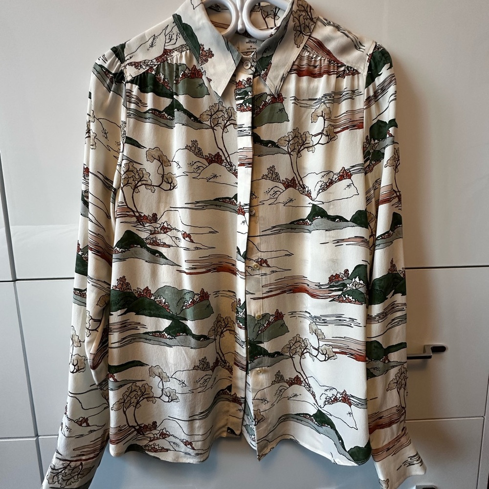 Gorgeous patterned 100% Aritzia silk shirt - Picture 3 of 6